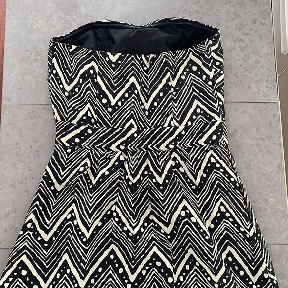 THE LIMITED strapless fit and flare dress black and cream lined zipper size 8 - Picture 11 of 14